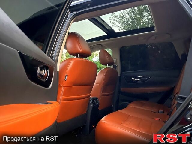 Черный Ниссан Rogue, объемом двигателя 2.5 л и пробегом 156 тыс. км за 17500 $, фото 4 на Automoto.ua