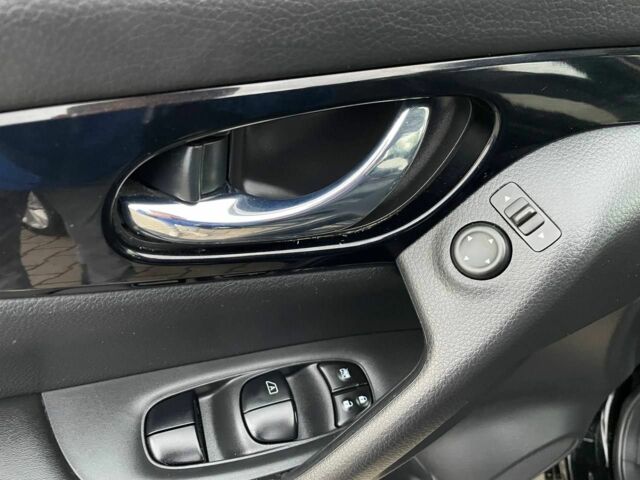 Чорний Ніссан Rogue, об'ємом двигуна 2 л та пробігом 12 тис. км за 16500 $, фото 8 на Automoto.ua