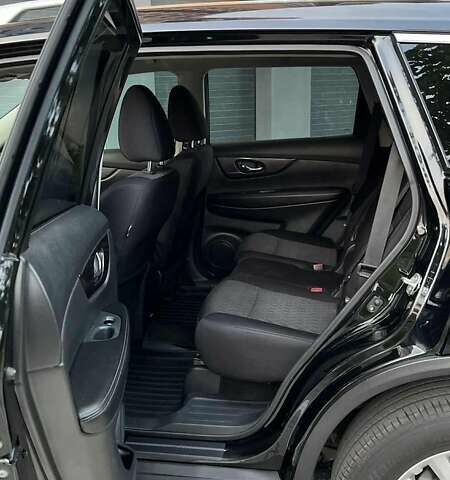 Черный Ниссан Rogue, объемом двигателя 2.49 л и пробегом 154 тыс. км за 15900 $, фото 5 на Automoto.ua