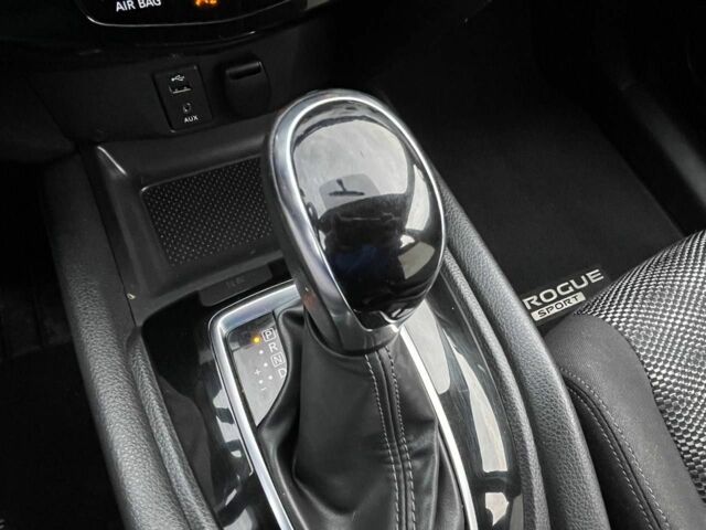 Чорний Ніссан Rogue, об'ємом двигуна 2 л та пробігом 12 тис. км за 16500 $, фото 20 на Automoto.ua