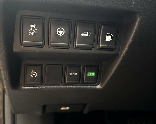 Черный Ниссан Rogue, объемом двигателя 2.49 л и пробегом 148 тыс. км за 17800 $, фото 10 на Automoto.ua