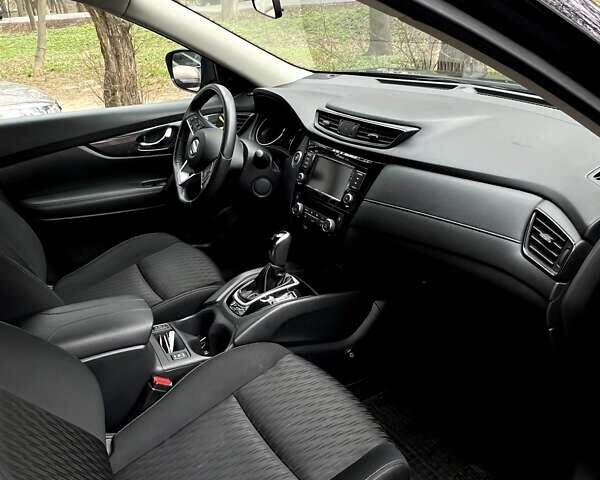 Черный Ниссан Rogue, объемом двигателя 2.5 л и пробегом 101 тыс. км за 17200 $, фото 13 на Automoto.ua