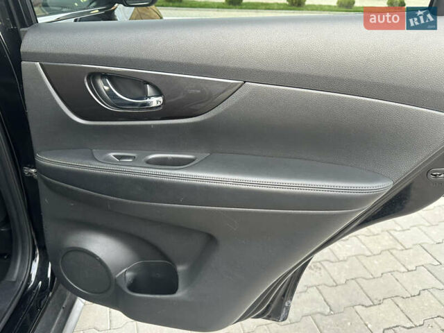 Черный Ниссан Rogue, объемом двигателя 2.49 л и пробегом 120 тыс. км за 16900 $, фото 12 на Automoto.ua