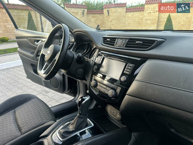 Черный Ниссан Rogue, объемом двигателя 2.49 л и пробегом 120 тыс. км за 16900 $, фото 7 на Automoto.ua