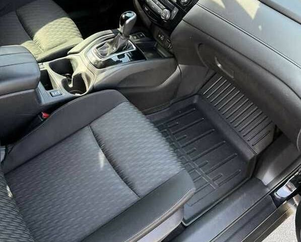 Черный Ниссан Rogue, объемом двигателя 2.5 л и пробегом 160 тыс. км за 12000 $, фото 7 на Automoto.ua