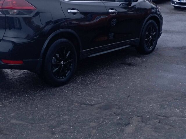 Черный Ниссан Rogue, объемом двигателя 2.5 л и пробегом 113 тыс. км за 16000 $, фото 2 на Automoto.ua