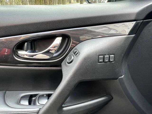 Черный Ниссан Rogue, объемом двигателя 2.5 л и пробегом 101 тыс. км за 17200 $, фото 19 на Automoto.ua