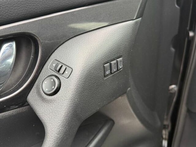 Чорний Ніссан Rogue, об'ємом двигуна 2.5 л та пробігом 178 тис. км за 13500 $, фото 11 на Automoto.ua