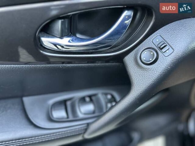 Черный Ниссан Rogue, объемом двигателя 2.5 л и пробегом 72 тыс. км за 14990 $, фото 13 на Automoto.ua