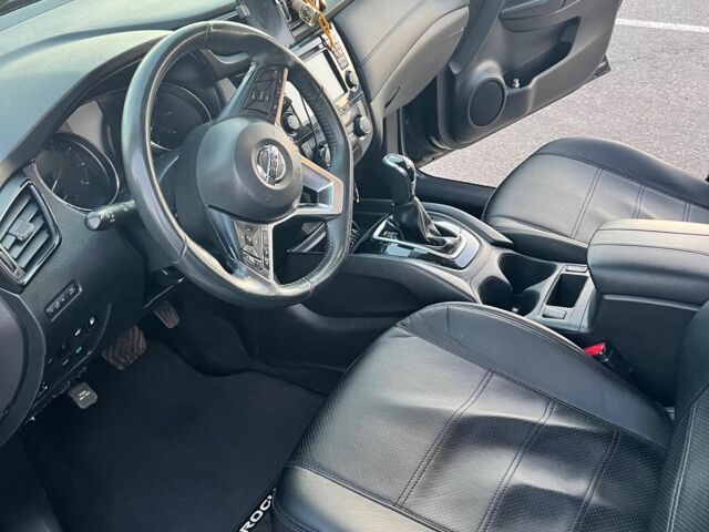 Черный Ниссан Rogue, объемом двигателя 2.5 л и пробегом 170 тыс. км за 16000 $, фото 3 на Automoto.ua