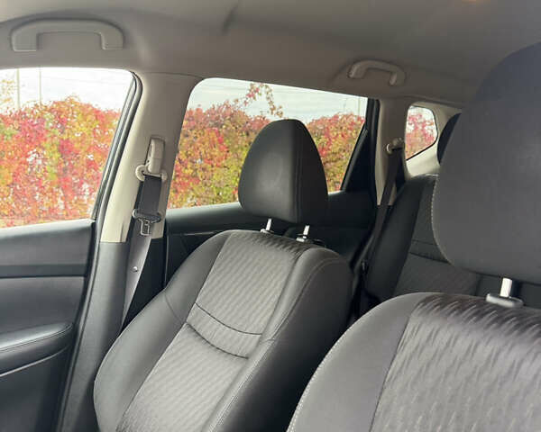 Чорний Ніссан Rogue, об'ємом двигуна 2.49 л та пробігом 198 тис. км за 16000 $, фото 17 на Automoto.ua