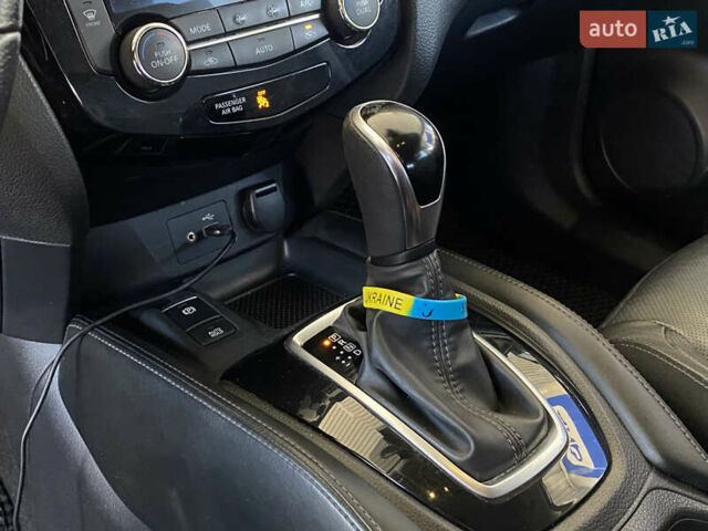 Черный Ниссан Rogue, объемом двигателя 2.49 л и пробегом 112 тыс. км за 16200 $, фото 11 на Automoto.ua