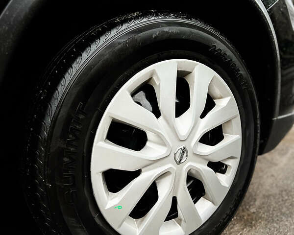 Черный Ниссан Rogue, объемом двигателя 2.49 л и пробегом 135 тыс. км за 15900 $, фото 5 на Automoto.ua