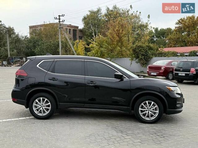 Черный Ниссан Rogue, объемом двигателя 2.49 л и пробегом 129 тыс. км за 13700 $, фото 7 на Automoto.ua