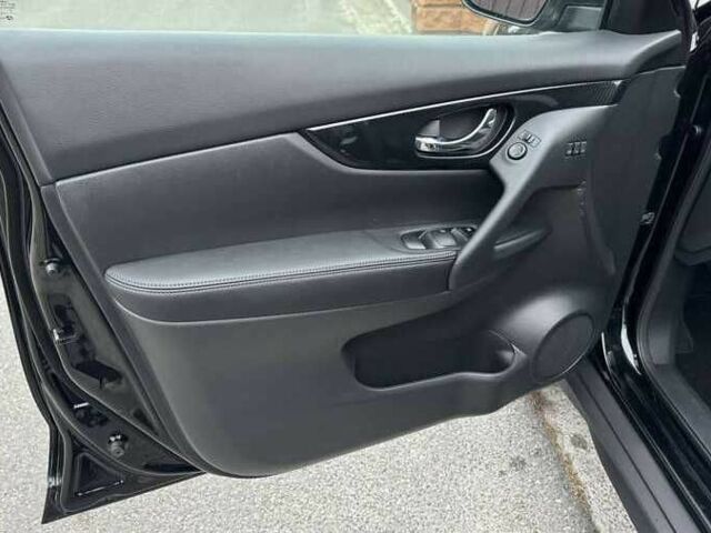 Черный Ниссан Rogue, объемом двигателя 2.5 л и пробегом 100 тыс. км за 12000 $, фото 6 на Automoto.ua