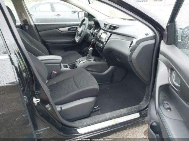 Черный Ниссан Rogue, объемом двигателя 2 л и пробегом 100 тыс. км за 13899 $, фото 5 на Automoto.ua