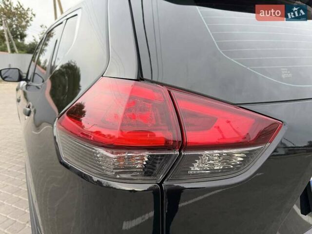 Черный Ниссан Rogue, объемом двигателя 2.49 л и пробегом 129 тыс. км за 13700 $, фото 16 на Automoto.ua