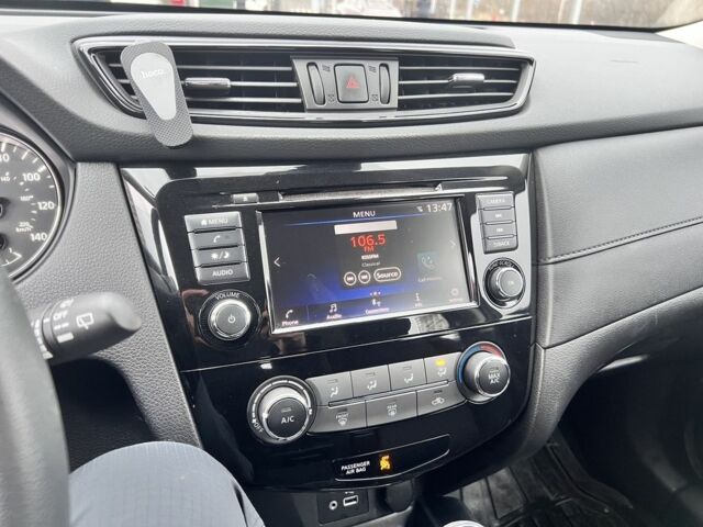 Черный Ниссан Rogue, объемом двигателя 2.5 л и пробегом 135 тыс. км за 16100 $, фото 5 на Automoto.ua