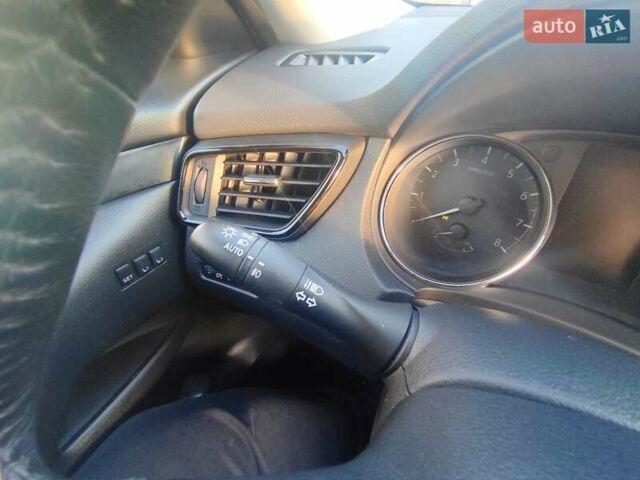 Черный Ниссан Rogue, объемом двигателя 2.5 л и пробегом 160 тыс. км за 16100 $, фото 22 на Automoto.ua