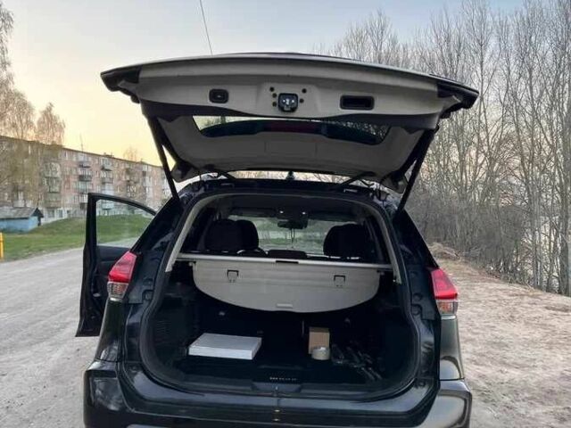 Черный Ниссан Rogue, объемом двигателя 2.5 л и пробегом 80 тыс. км за 14000 $, фото 5 на Automoto.ua