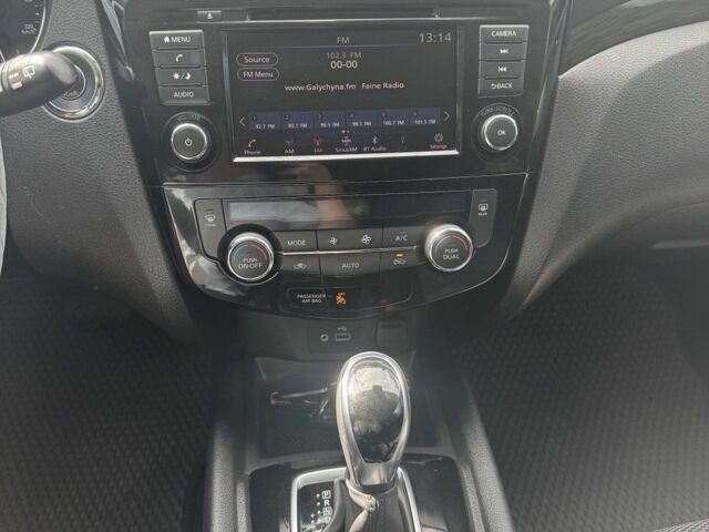 Черный Ниссан Rogue, объемом двигателя 2 л и пробегом 82 тыс. км за 16900 $, фото 13 на Automoto.ua