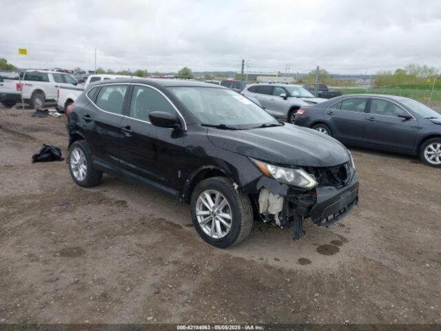 Черный Ниссан Rogue, объемом двигателя 2 л и пробегом 100 тыс. км за 13899 $, фото 1 на Automoto.ua