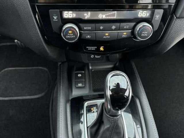 Черный Ниссан Rogue, объемом двигателя 2.5 л и пробегом 100 тыс. км за 12000 $, фото 10 на Automoto.ua