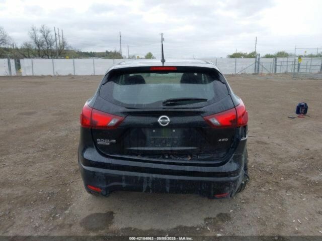 Черный Ниссан Rogue, объемом двигателя 2 л и пробегом 100 тыс. км за 13899 $, фото 2 на Automoto.ua