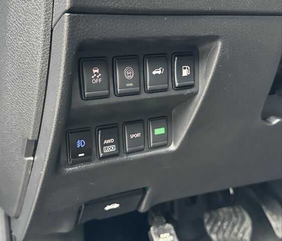 Черный Ниссан Rogue, объемом двигателя 2.5 л и пробегом 123 тыс. км за 16600 $, фото 14 на Automoto.ua