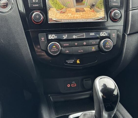 Черный Ниссан Rogue, объемом двигателя 2.5 л и пробегом 123 тыс. км за 16600 $, фото 13 на Automoto.ua