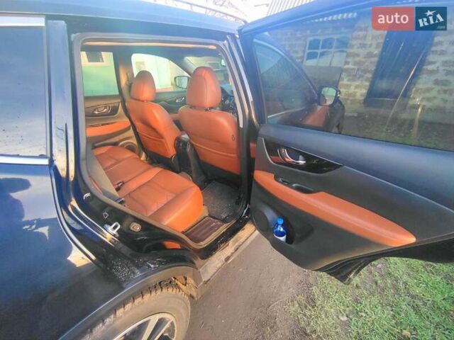 Черный Ниссан Rogue, объемом двигателя 2.5 л и пробегом 160 тыс. км за 16100 $, фото 10 на Automoto.ua