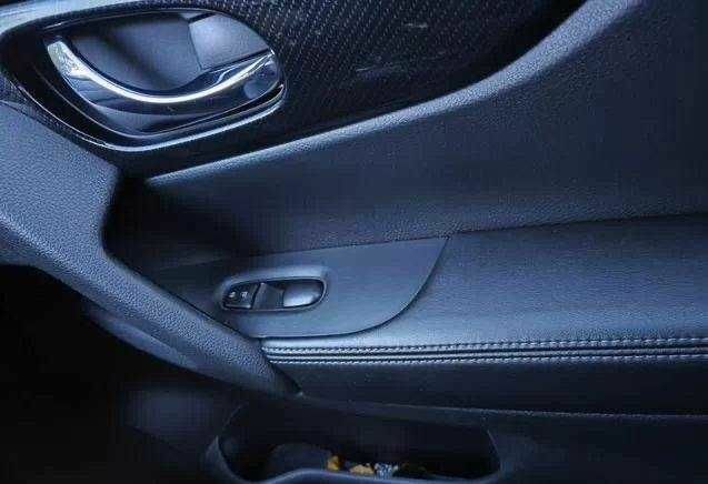 Чорний Ніссан Rogue, об'ємом двигуна 0 л та пробігом 96 тис. км за 19000 $, фото 23 на Automoto.ua