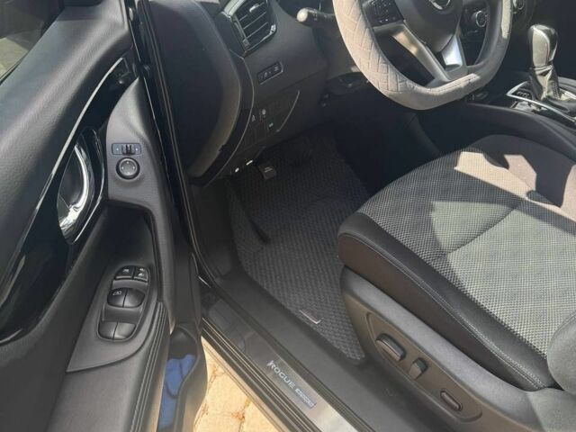 Черный Ниссан Rogue, объемом двигателя 2 л и пробегом 82 тыс. км за 16900 $, фото 6 на Automoto.ua