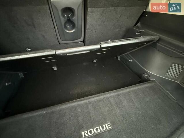 Черный Ниссан Rogue, объемом двигателя 2.49 л и пробегом 129 тыс. км за 13700 $, фото 61 на Automoto.ua