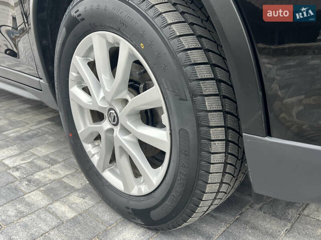 Черный Ниссан Rogue, объемом двигателя 2.5 л и пробегом 92 тыс. км за 16200 $, фото 24 на Automoto.ua