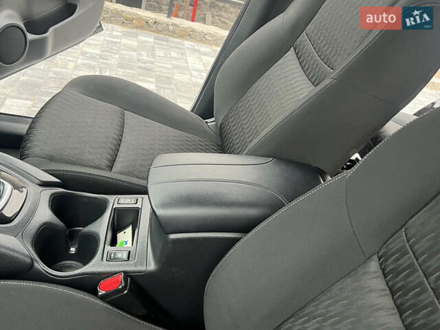 Черный Ниссан Rogue, объемом двигателя 2.5 л и пробегом 92 тыс. км за 16200 $, фото 49 на Automoto.ua