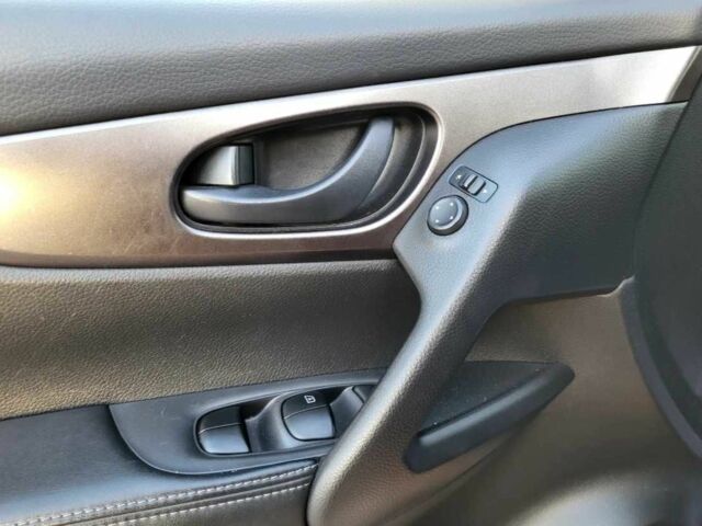 Черный Ниссан Rogue, объемом двигателя 2 л и пробегом 132 тыс. км за 9800 $, фото 5 на Automoto.ua