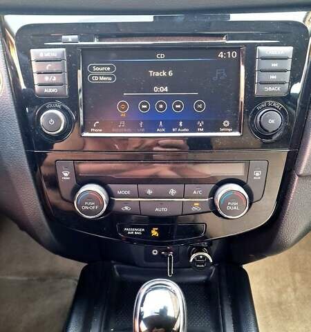 Черный Ниссан Rogue, объемом двигателя 2.49 л и пробегом 49 тыс. км за 16200 $, фото 3 на Automoto.ua