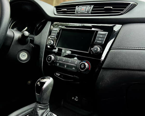 Черный Ниссан Rogue, объемом двигателя 2.49 л и пробегом 135 тыс. км за 15900 $, фото 8 на Automoto.ua