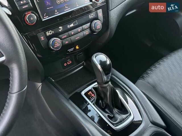 Черный Ниссан Rogue, объемом двигателя 2.5 л и пробегом 188 тыс. км за 15999 $, фото 27 на Automoto.ua