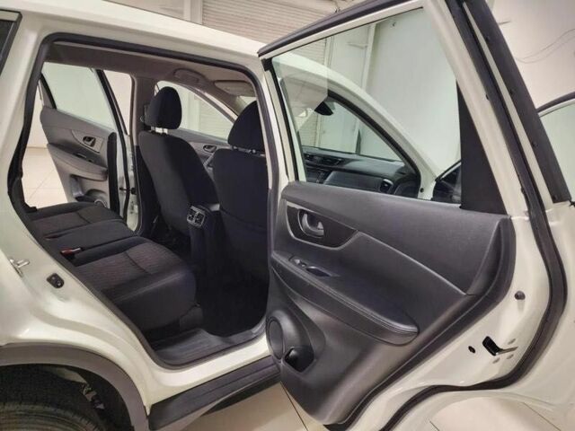 Черный Ниссан Rogue, объемом двигателя 2.5 л и пробегом 63 тыс. км за 14000 $, фото 17 на Automoto.ua