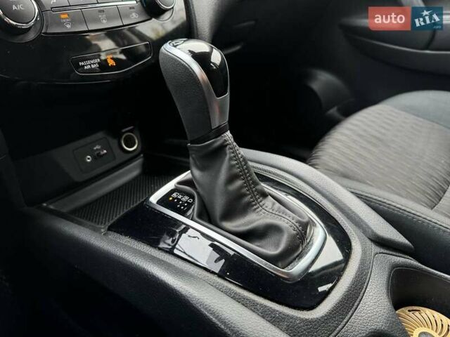 Черный Ниссан Rogue, объемом двигателя 2.49 л и пробегом 109 тыс. км за 16490 $, фото 17 на Automoto.ua