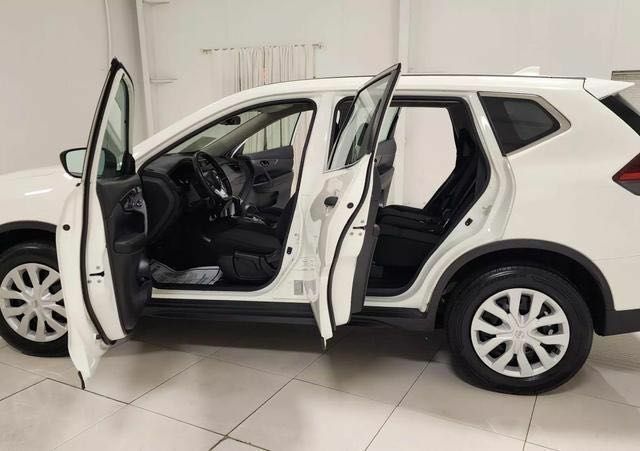 Черный Ниссан Rogue, объемом двигателя 2.5 л и пробегом 63 тыс. км за 14000 $, фото 9 на Automoto.ua