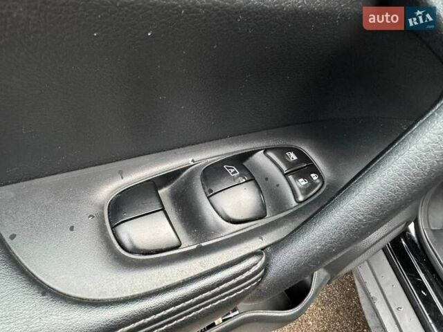 Черный Ниссан Rogue, объемом двигателя 2.49 л и пробегом 109 тыс. км за 16490 $, фото 9 на Automoto.ua