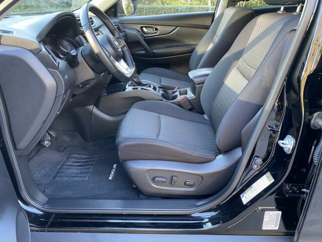 Черный Ниссан Rogue, объемом двигателя 2.5 л и пробегом 184 тыс. км за 12999 $, фото 15 на Automoto.ua