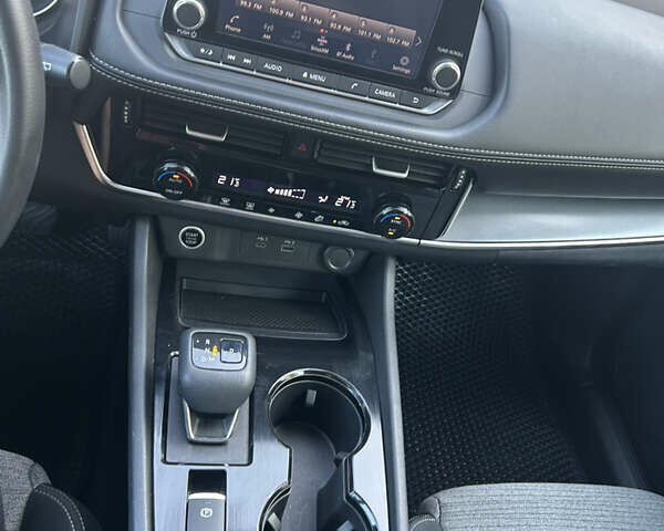 Черный Ниссан Rogue, объемом двигателя 2.49 л и пробегом 107 тыс. км за 21500 $, фото 10 на Automoto.ua