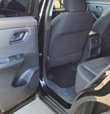 Чорний Ніссан Rogue, об'ємом двигуна 0 л та пробігом 120 тис. км за 20000 $, фото 5 на Automoto.ua