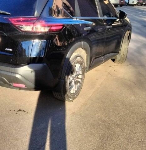 Чорний Ніссан Rogue, об'ємом двигуна 0 л та пробігом 120 тис. км за 20000 $, фото 8 на Automoto.ua