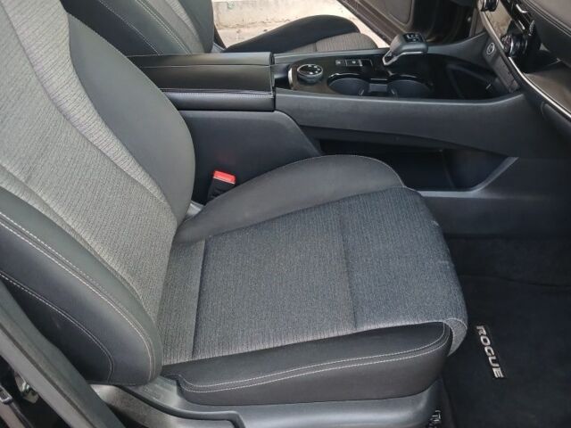 Черный Ниссан Rogue, объемом двигателя 0 л и пробегом 180 тыс. км за 18750 $, фото 16 на Automoto.ua