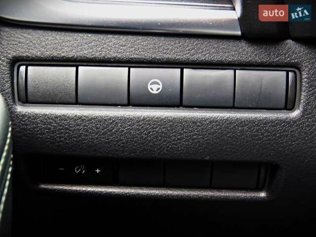 Черный Ниссан Rogue, объемом двигателя 1.5 л и пробегом 30 тыс. км за 19800 $, фото 13 на Automoto.ua